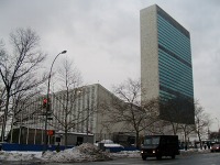 雪の国連本部